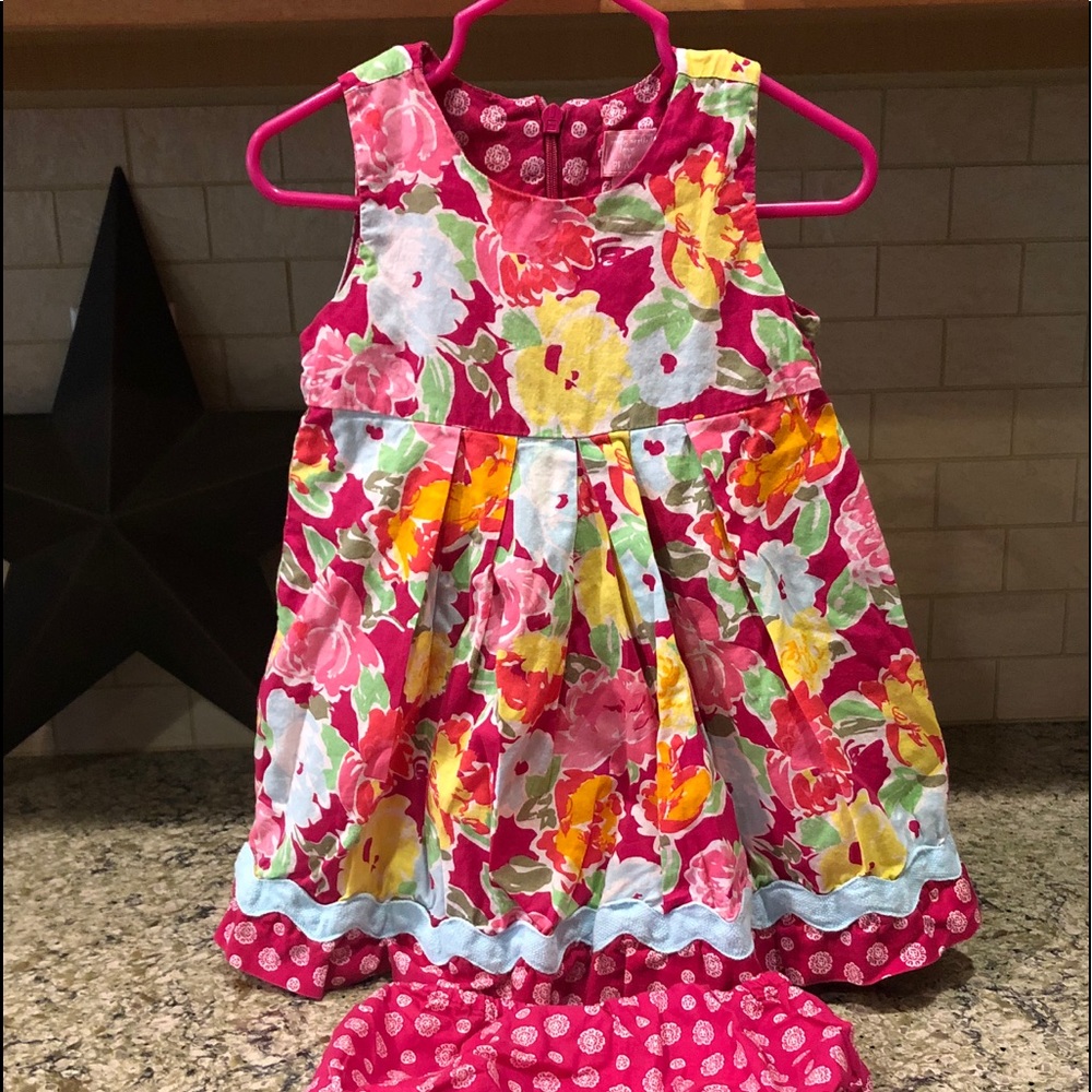 Cute dress!